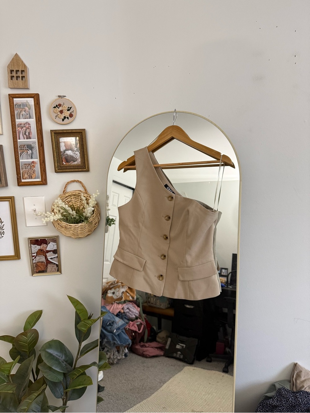 Grey Lab Anthropologie One-Shoulder Beige Button-Front Vest - Picture 3 of 5
